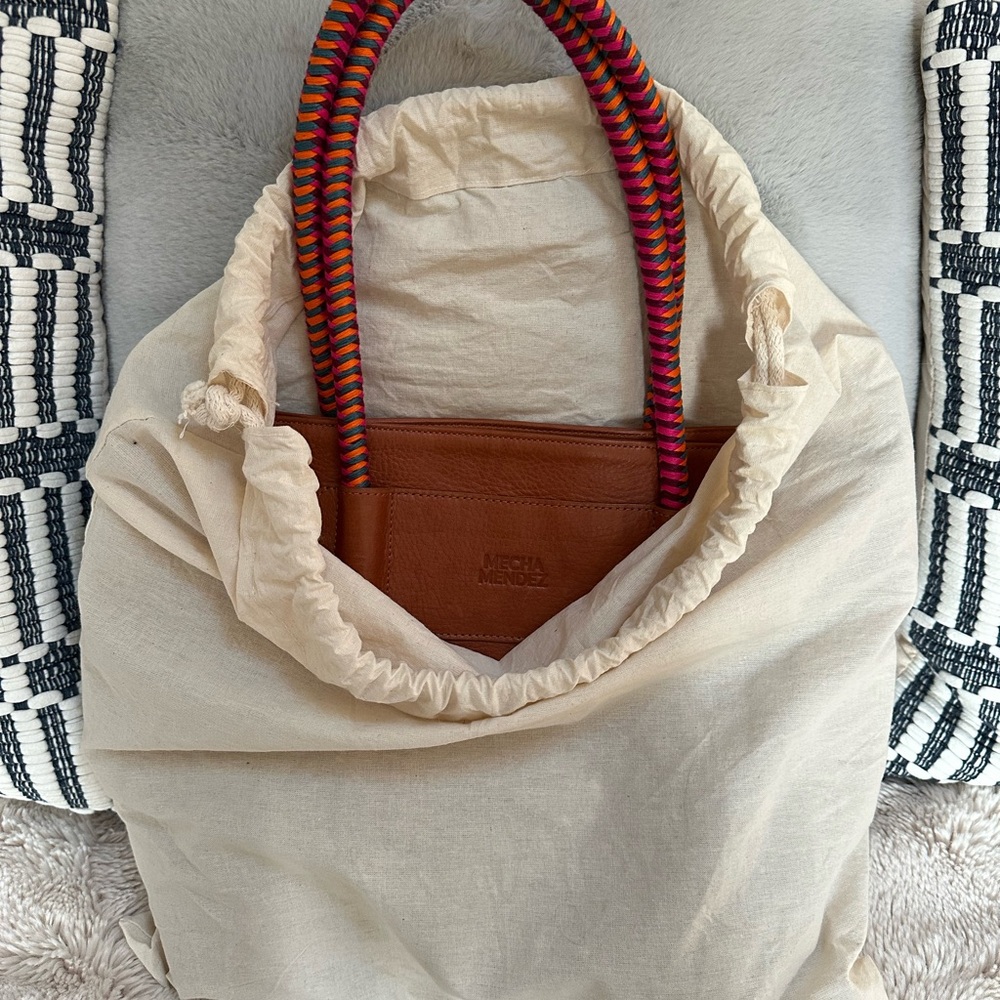 Mecha Mendez - Camel/British Luggage Brown Bucket Shoulder bag - Picture 8 of 12